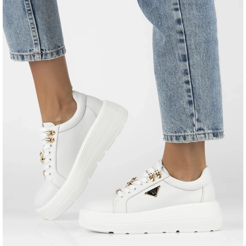 Skórzane sneakersy Filippo DP6382/24 Wh białe 1