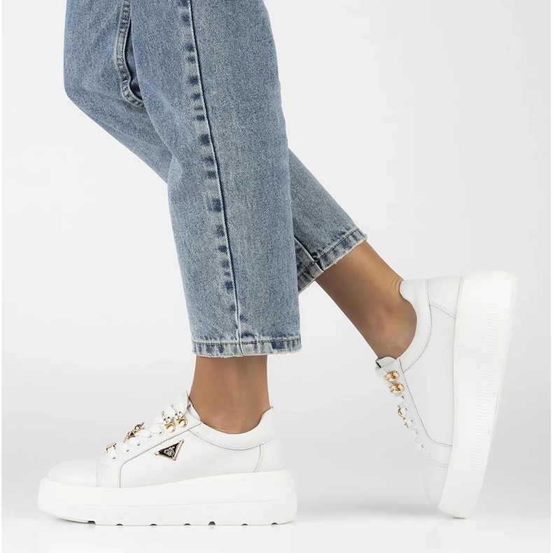 Skórzane sneakersy Filippo DP6382/24 Wh białe 2