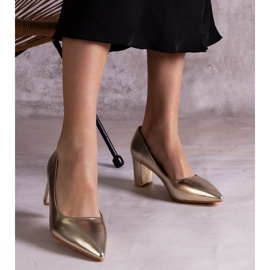 Złote czółenka na słupku złoty 1