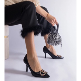 Czarne szpilki zdobione kolorowymi cyrkoniami 2