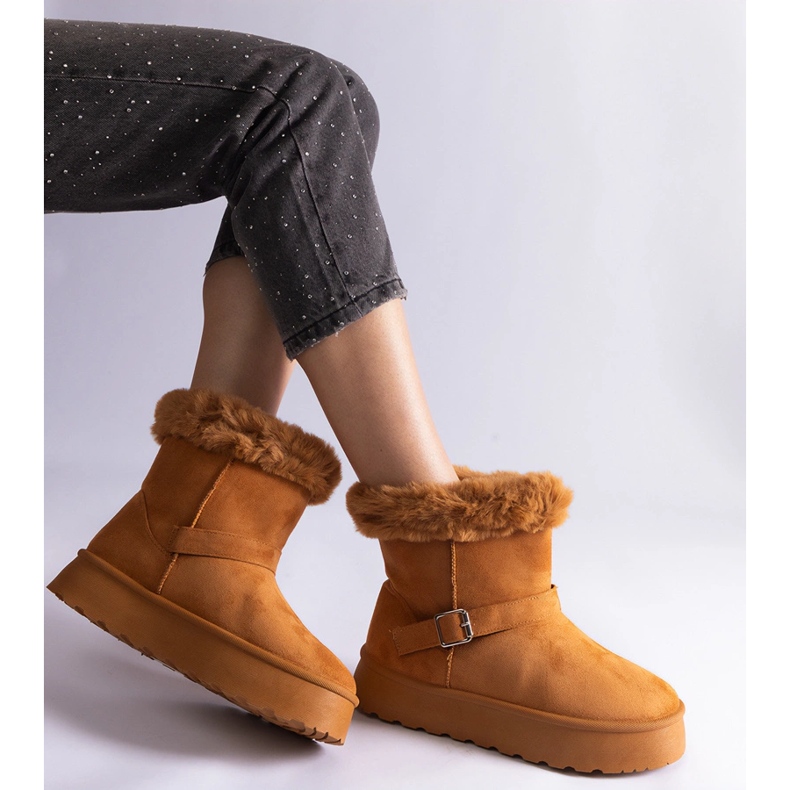 Brązowe ocieplane śniegowce zdobione futerkiem 2