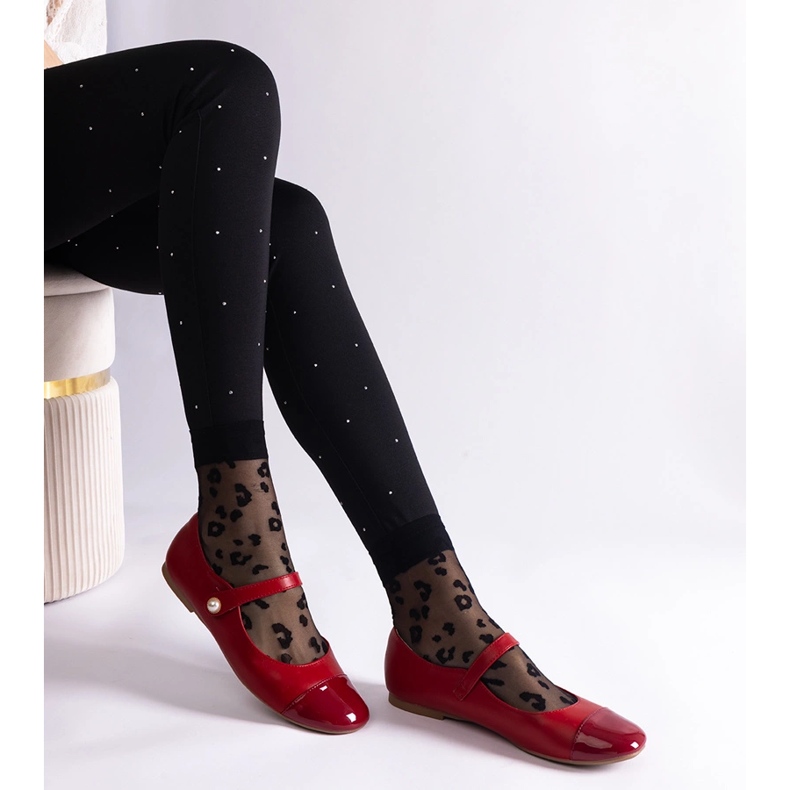 Czerwone balerinki z lakierowanym noskiem zapinane na rzepy 1