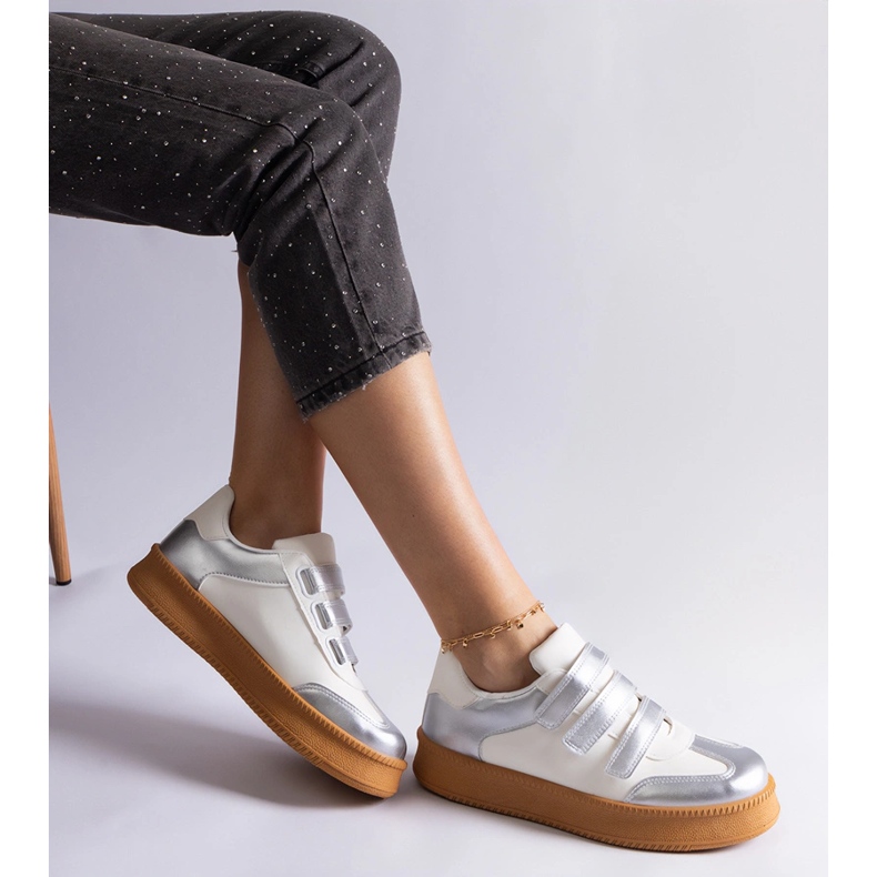 Srebrne sneakersy zapinane na rzepy srebrny 2