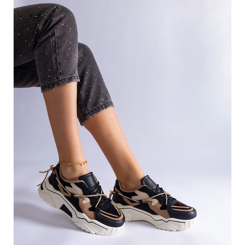 Czarne sneakersy zdobione cyrkoniowym sznurkiem 2