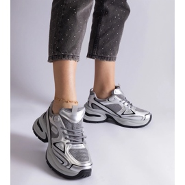 Srebrne sneakersy na masywnej podeszwie srebrny 4