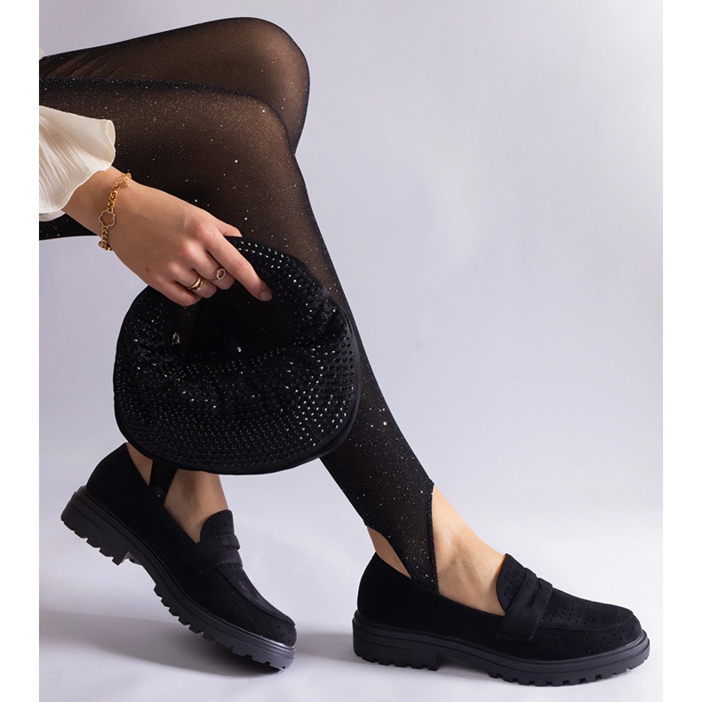 Czarne ażurowe mokasyny z eko zamszu 1