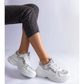 Białe sneakersy z brokatowymi wstawkami 2