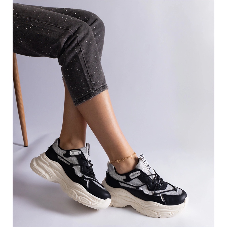 Czarne sneakersy z brokatowymi wstawkami 2