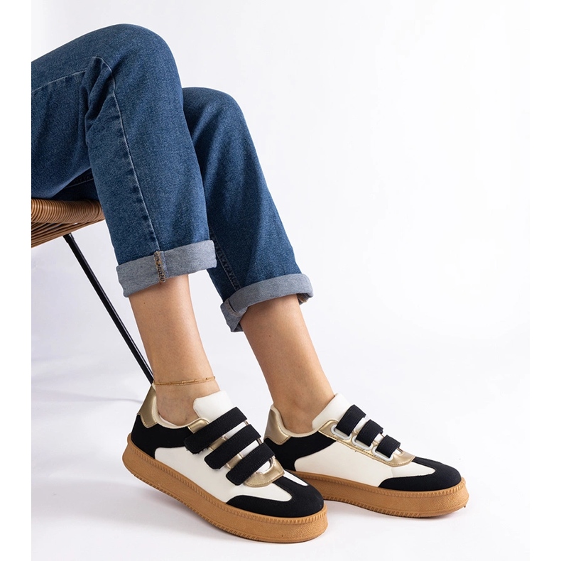 Czarne sneakersy zapinane na rzepy 1