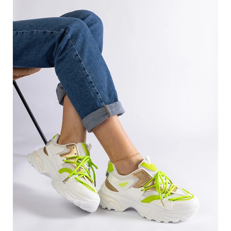 Białe sneakersy sportowe 2