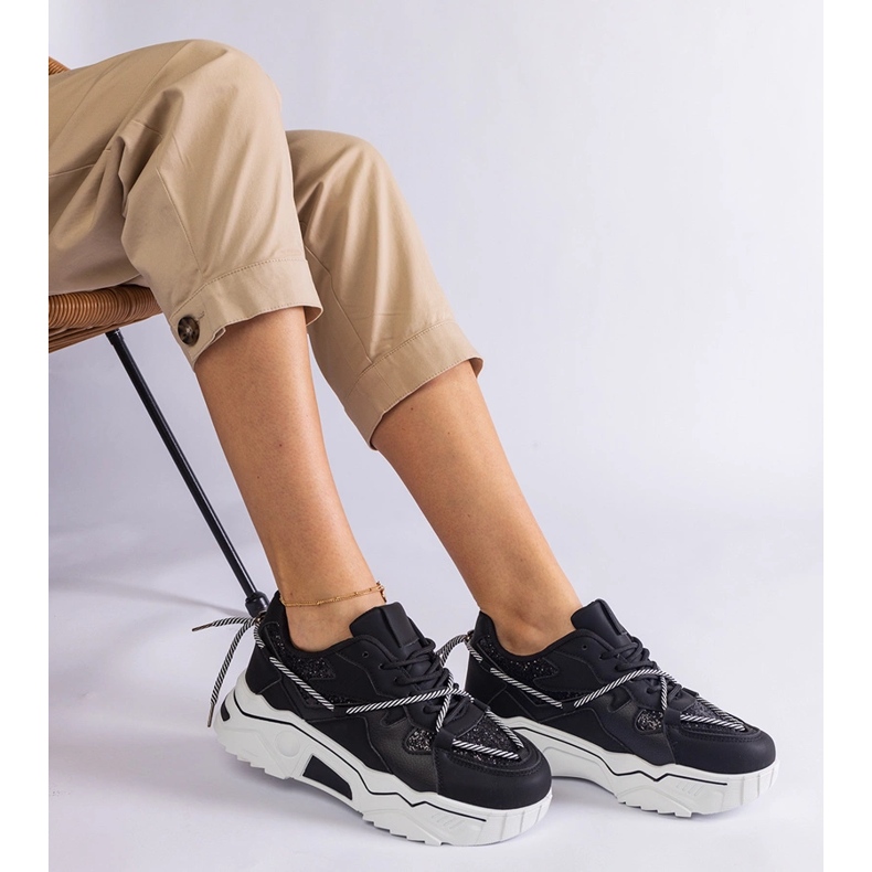 Czarne sneakersy damskie z brokatem 2