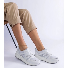 Białe sneakersy na grubej podeszwie 2
