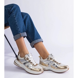 Materiałowe sneakersy sportowe ze złotymi wstawkami 2