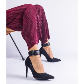 Czarne czółenka na szpilce z ekoskóry zamszowej 1