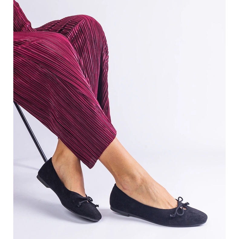 Czarne balerinki z ozdobną kokardką 2