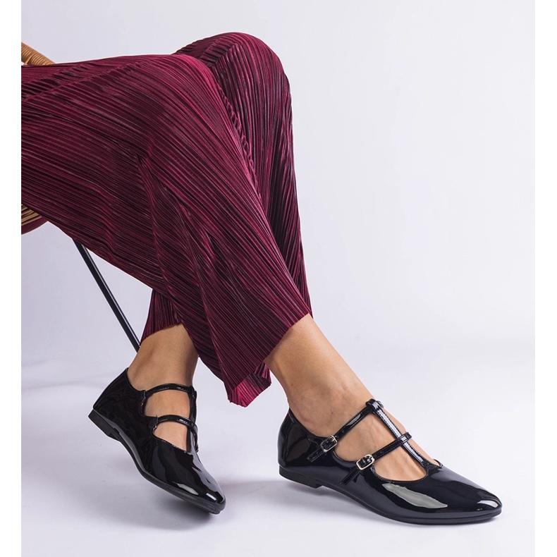 Czarne balerinki lakierowane z sprzączką 1