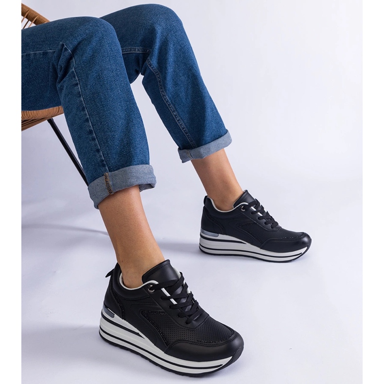 Czarne sneakersy na platformie zdobione brokatem i metaliczną wstawką 1