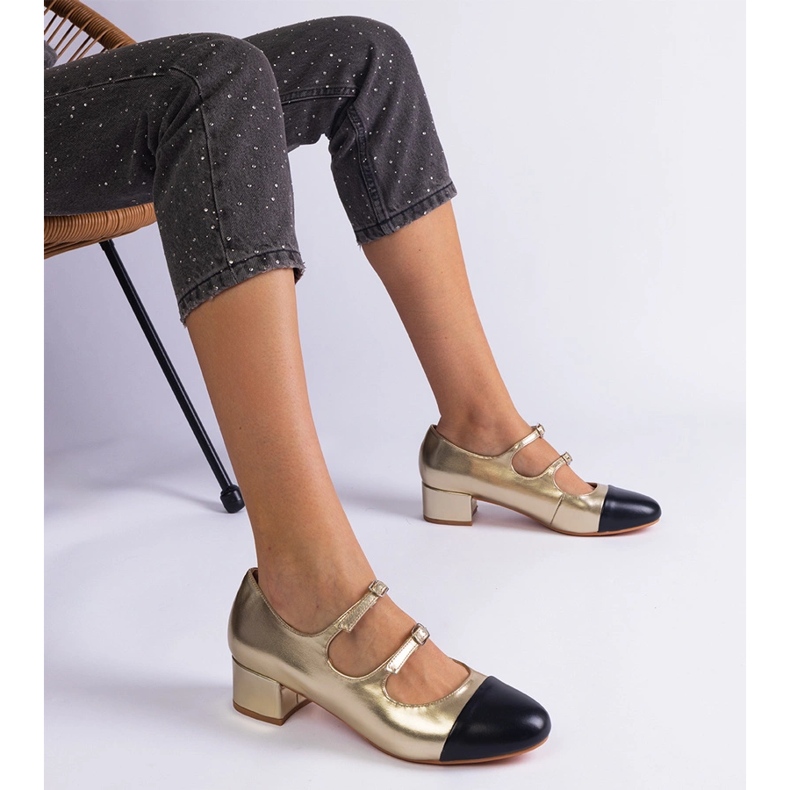 Złote czółenka na słupku z czarnym noskiem złoty 1