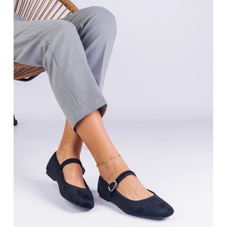 Czarne balerinki z paskiem i kwadratowym noskiem 2