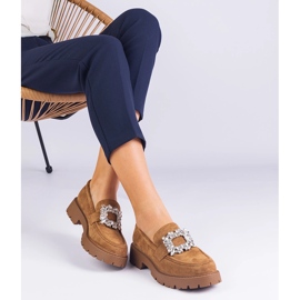 Brązowe damskie mokasyny z ekozamszu z elegancką ozdobą 2