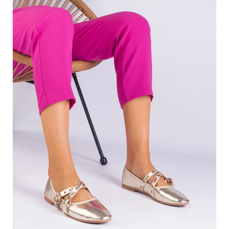 Złote balerinki z ekoskóry zdobione klamrami złoty 1