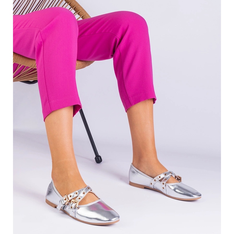 Srebrne metaliczne balerinki z ekoskóry zdobione klamrami srebrny 1