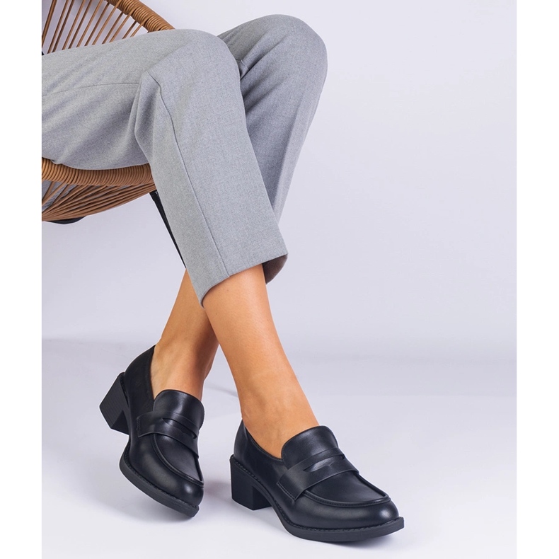 Czarne czółenka z ekoskóry na niskim słupku 2