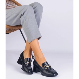 Czarne czółenka na słupku z metaliczną ozdobą 1