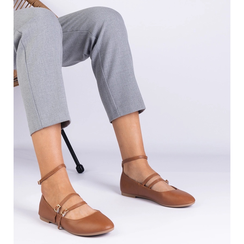 Brązowe balerinki z ekoskóry ze sprzączkami 1