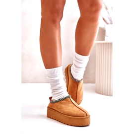 Kapcie damskie na platformie z haftem camel beżowy 3