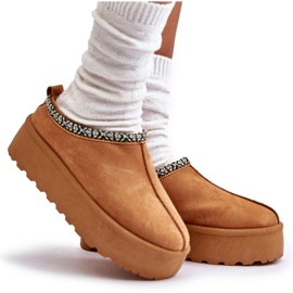 Kapcie damskie na platformie z haftem camel beżowy 6