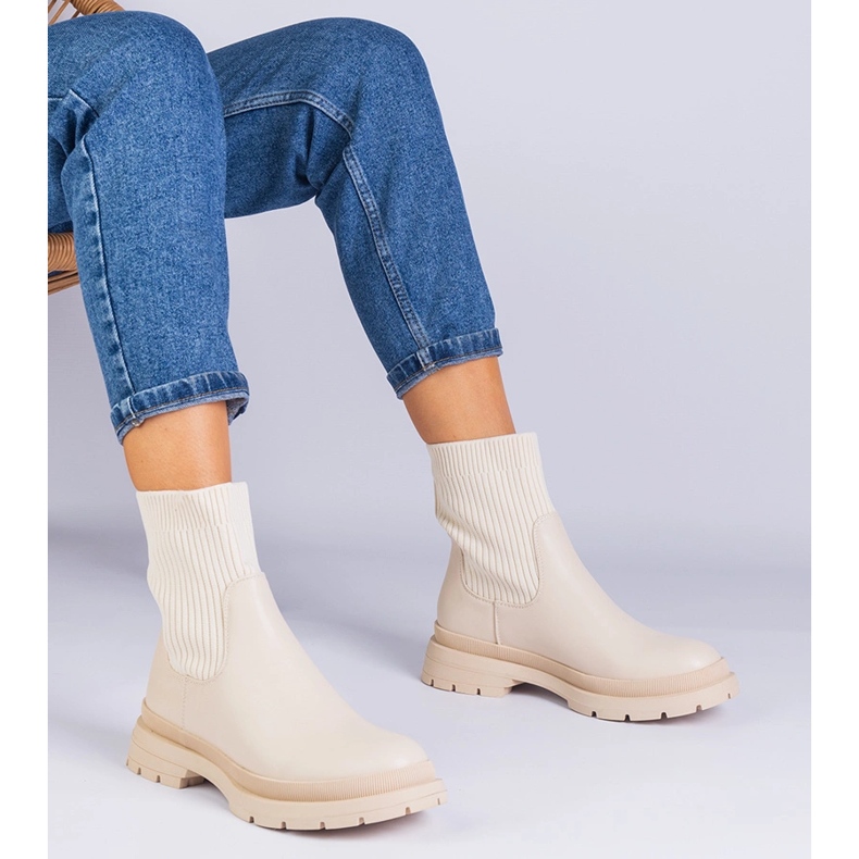 Beżowe botki z materiałową cholewką beżowy 1