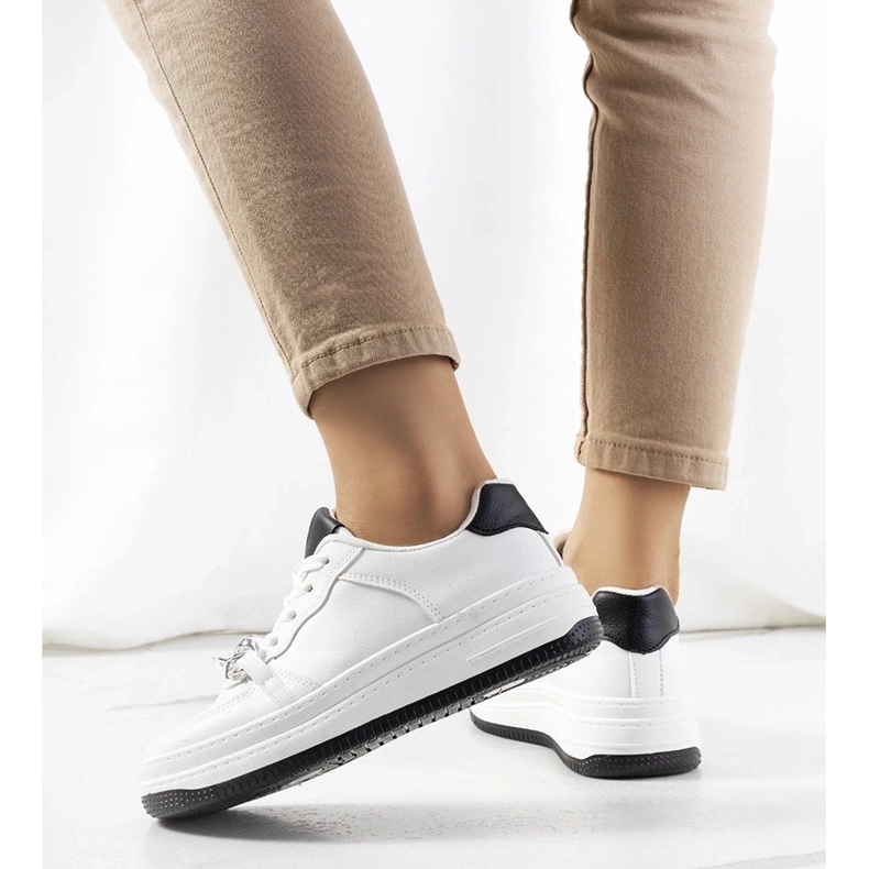 D/GMR Białe sneakersy z łańcuszkiem Maring 1