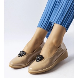 D/GMR Beżowe lakierowane balerinki z ozdobą Mellori beżowy 1