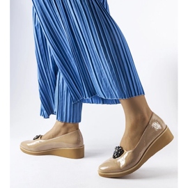 D/GMR Beżowe lakierowane balerinki z ozdobą Mellori beżowy 2