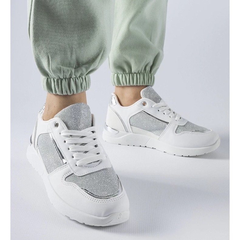 D/GMR Białe sneakersy z ozdobną nitką Facondo 1