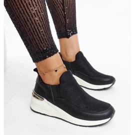 D/GMR Czarne sneakersy na koturnie z cyrkoniami i złotymi elementami Ashleey 2