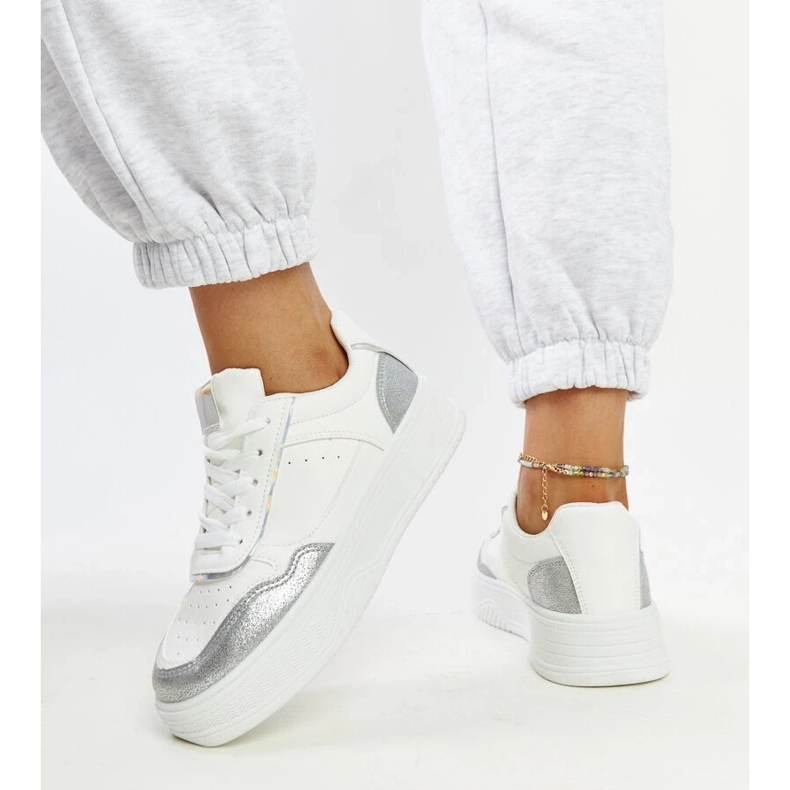 D/GMR Biało-srebrne sneakersy na grubszej podeszwie Rumai białe 2