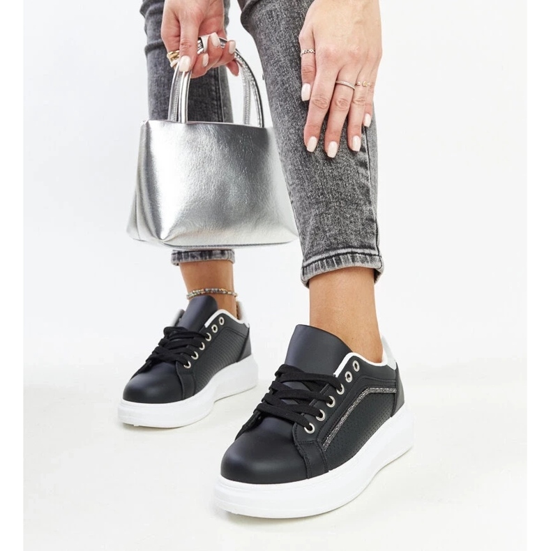 D/GMR Czarne sneakersy z ozdobnymi cyrkoniami Perica 2