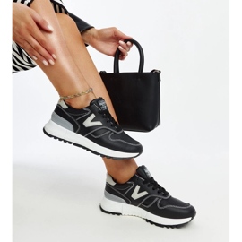 Czarne sneakersy na grubszej podeszwie Cettina 1