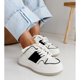 Biało-czarne skórzane sneakersy na grubej podeszwie Abrar białe 1