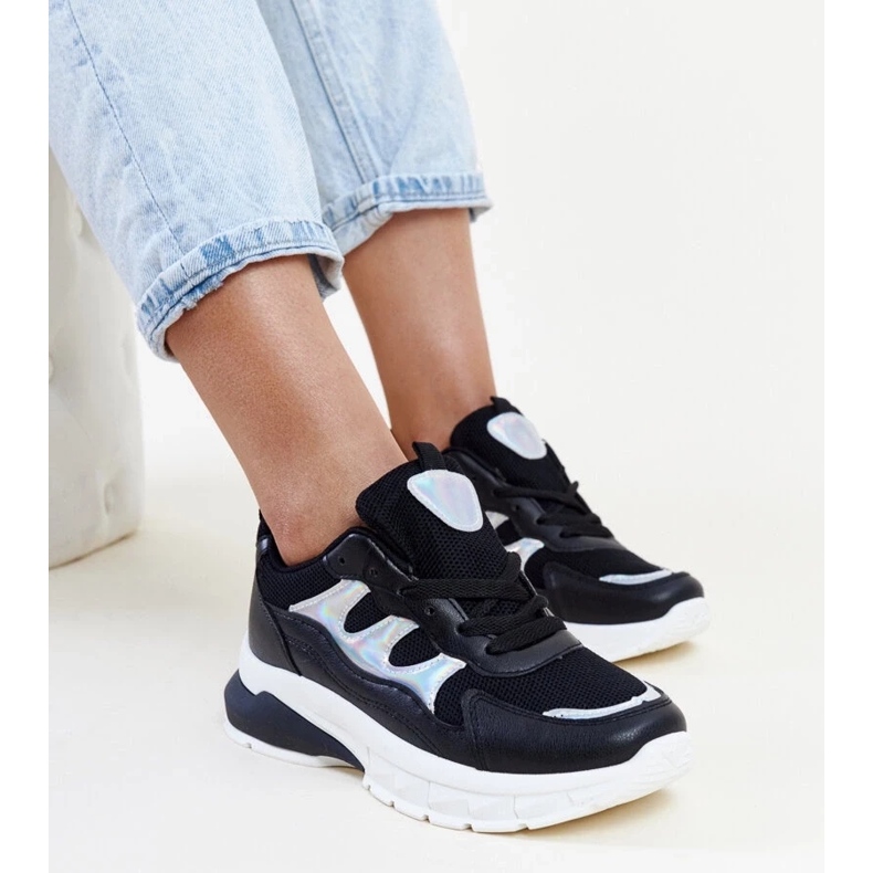 Czarne sneakersy na grubej podeszwie Matea 2