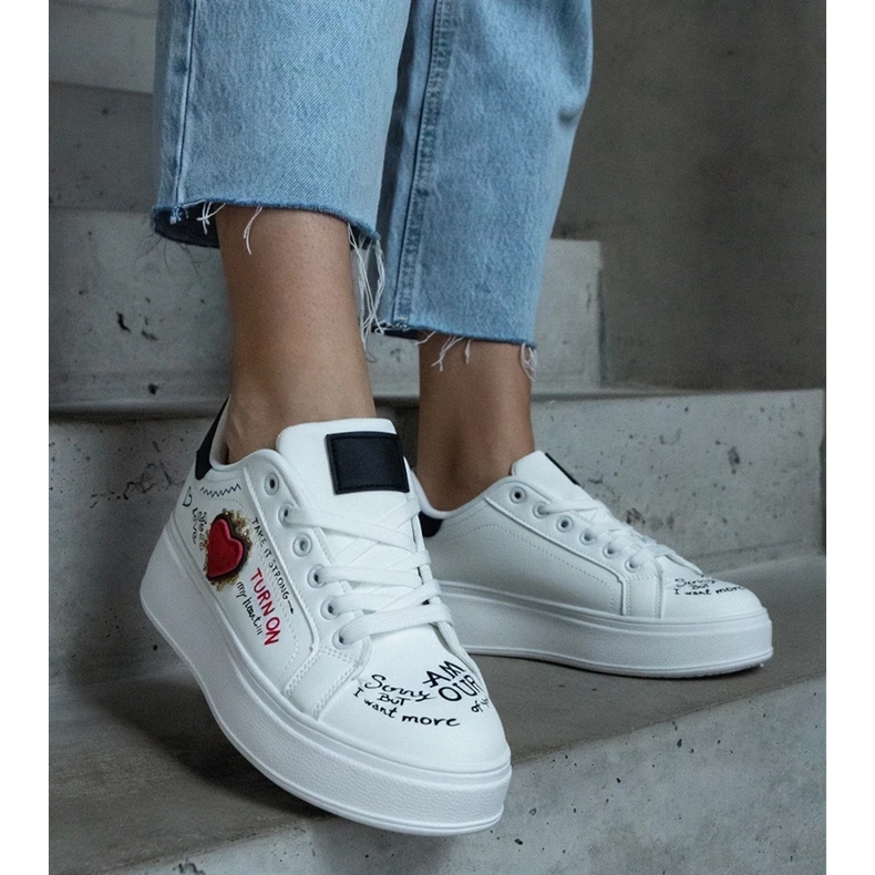 D/CEO Białe sneakersy ozdobione naszywką i napisami na platformie Etara 2