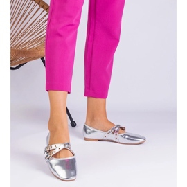 D/CEO Srebrne balerinki z ekoskóry zdobione klamrami Emmarino srebrny 2