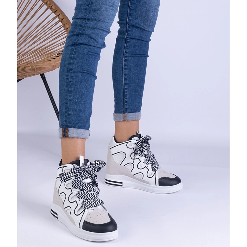 Białe sneakersy damskie z grubymi sznurówkami 1
