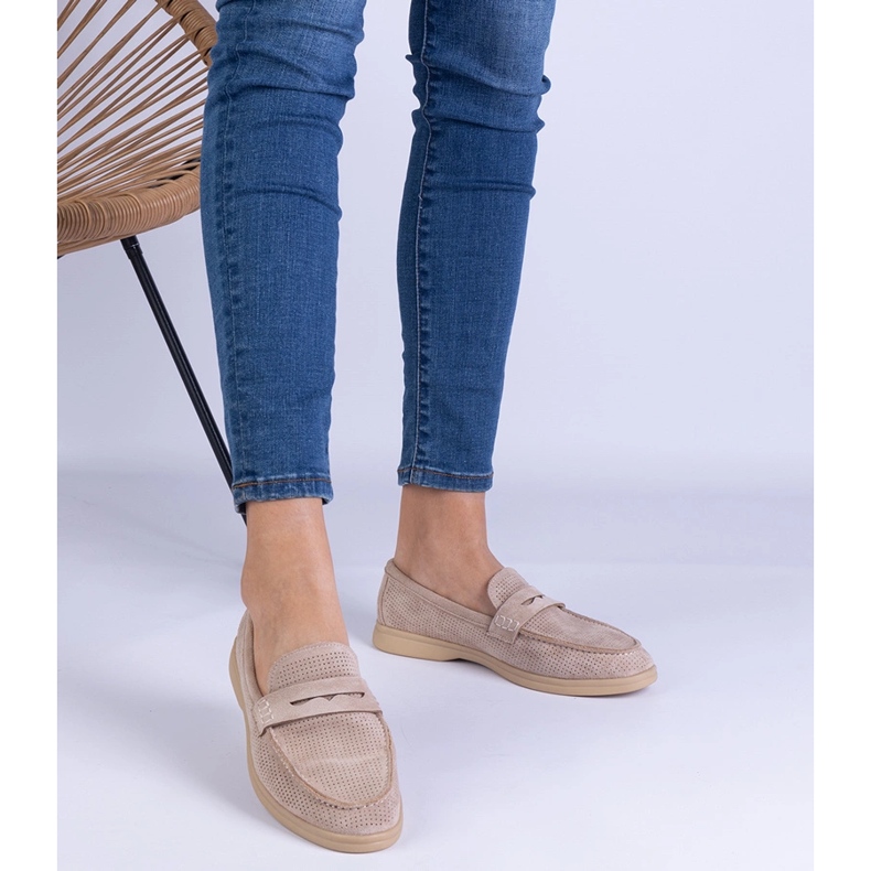 Brązowe klasyczne mokasyny ażurowe z ekozamszu 1