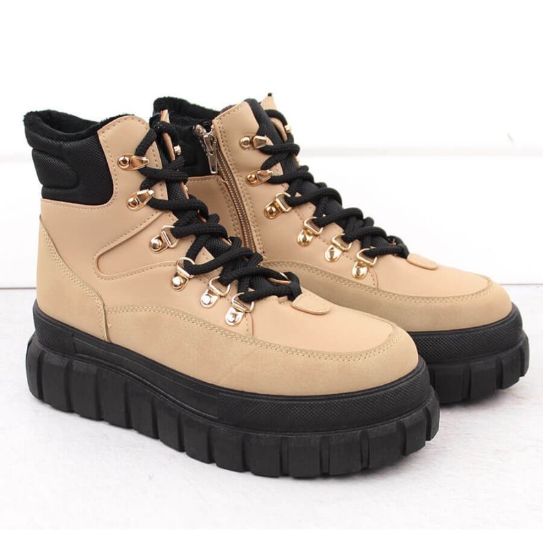 Trapery na platformie News W EVE450B 1