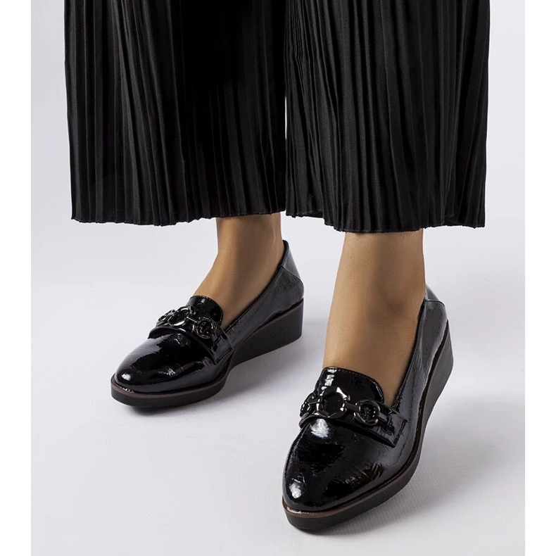 D/CEO Czarne lakierowane mokasyny na koturnie Erin 1