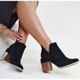 D/CEO Czarne ocieplane botki asymetryczne na klocku Vanja 2