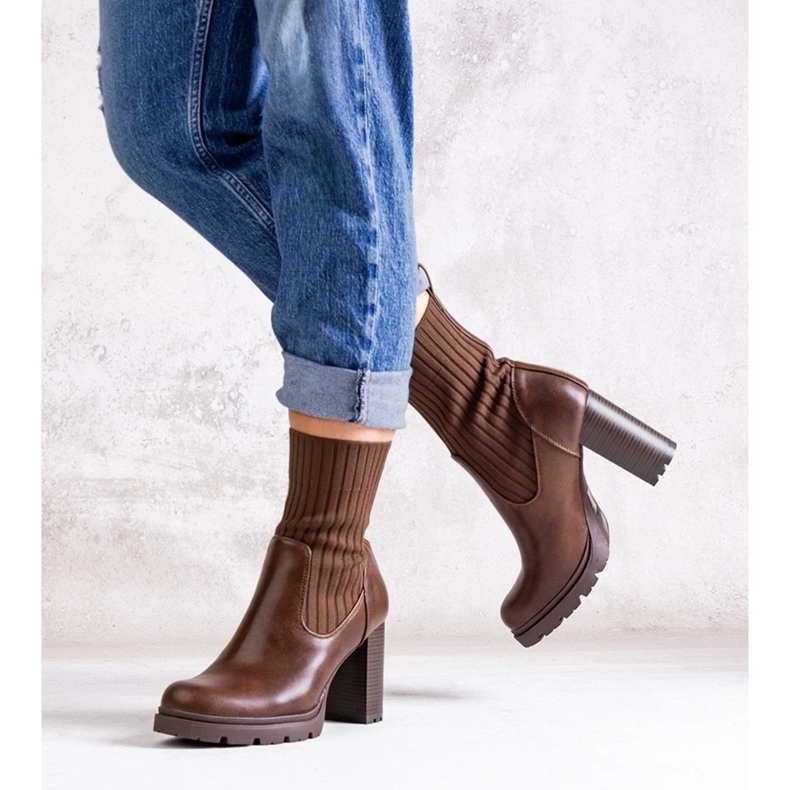 D/CEO Brązowe botki na słupku z eko skóry Asera 2